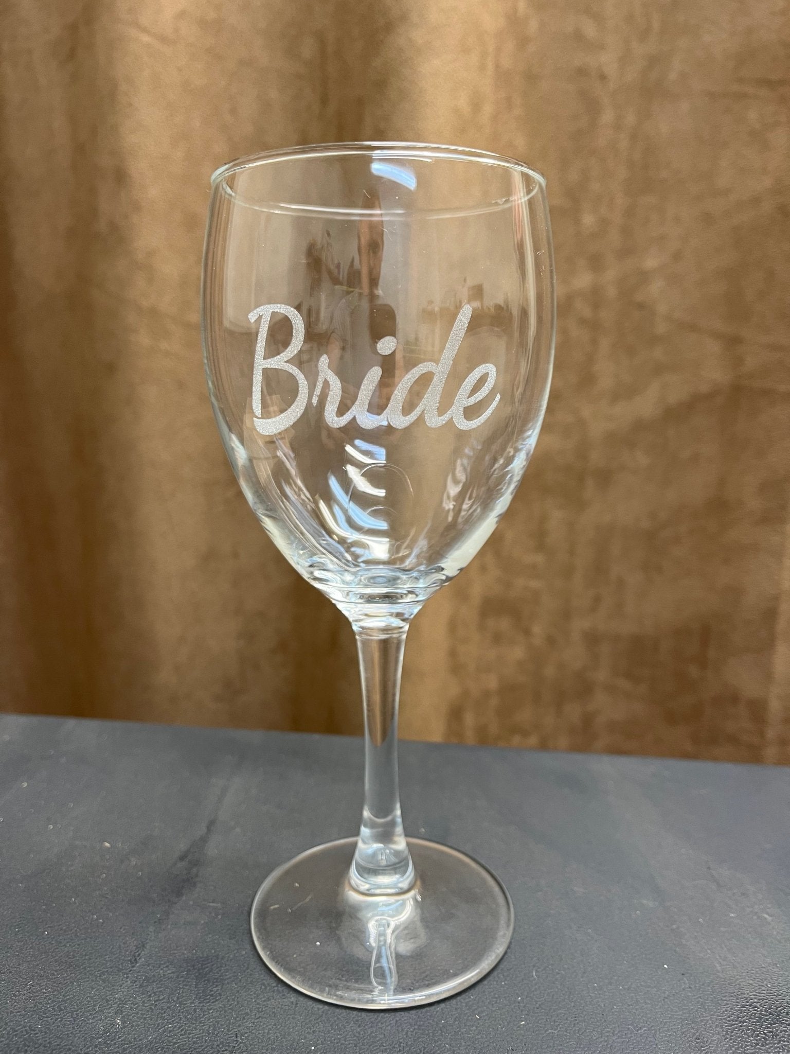 10.5 Oz Wine Glass - Muddy River Engraving