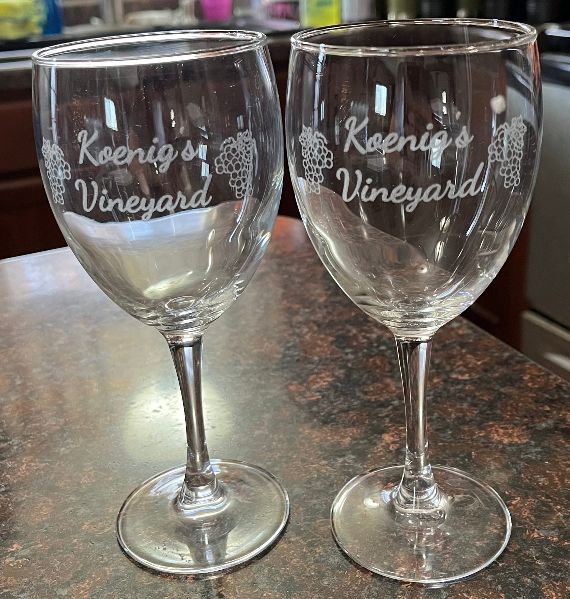 10.5 Oz Wine Glass - Muddy River Engraving