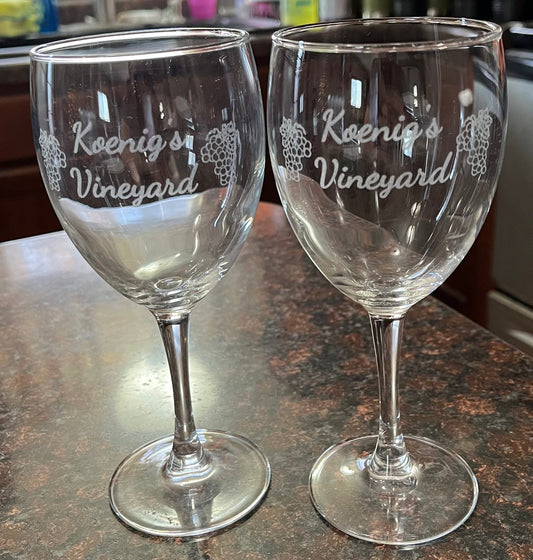 10.5 Oz Wine Glass - Muddy River Engraving