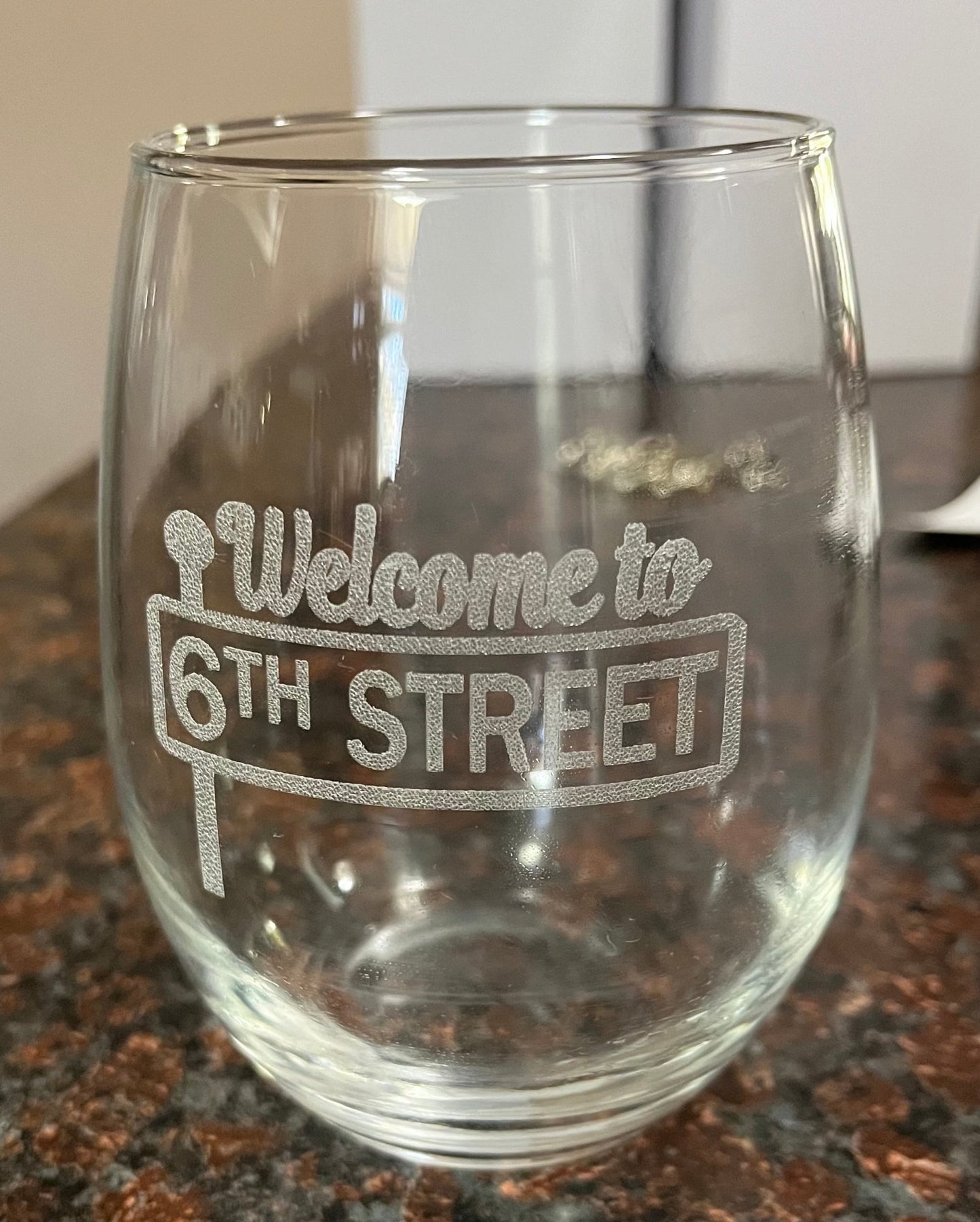 9 Oz Stemless Wine Glass - Muddy River Engraving